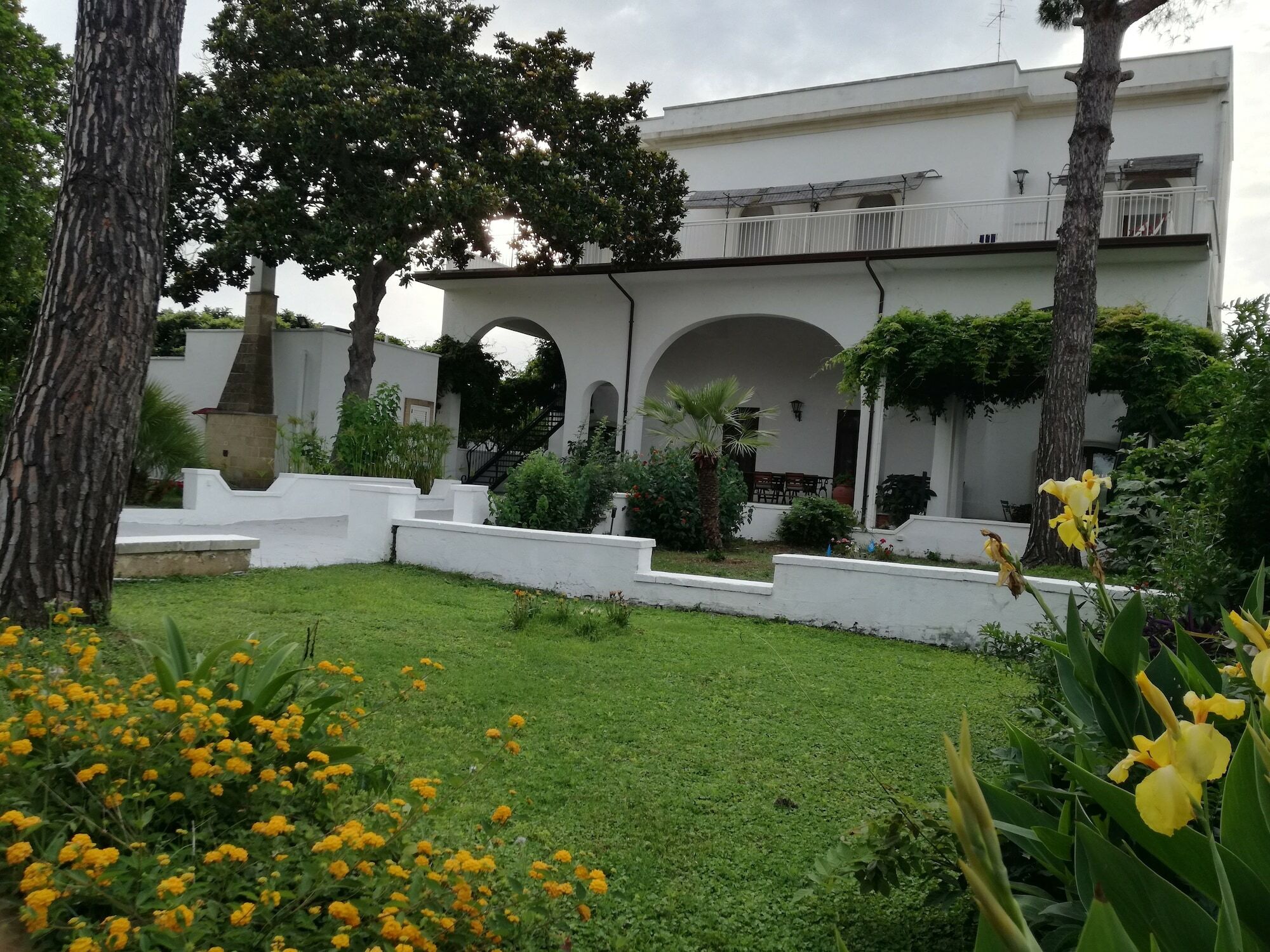 Borgo Fiore Country House Salice Salentino Exterior photo
